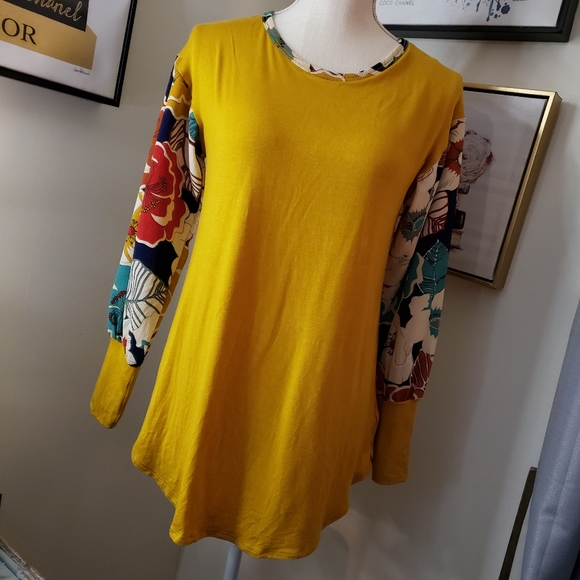 Mai Soli Tops - Mai Soli top small beutiful mustard and floral